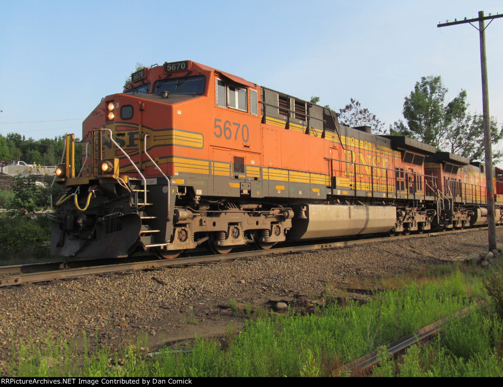 BNSF 5670